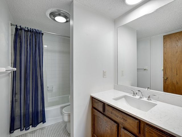 2455 Londin Lane E 322, Maplewood, MN 55119