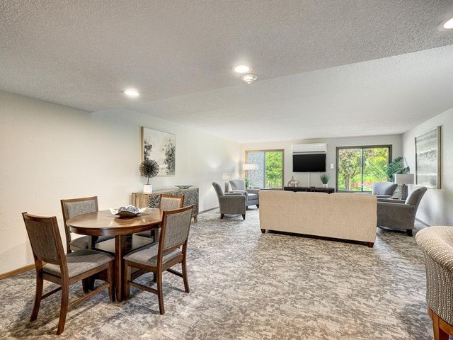2455 Londin Lane E 322, Maplewood, MN 55119