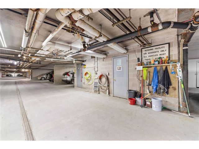2455 Londin Lane E 322, Maplewood, MN 55119
