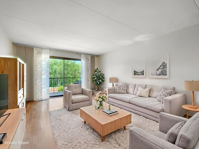 2455 Londin Lane E 322, Maplewood, MN 55119