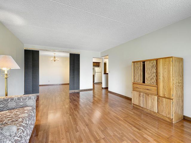 2455 Londin Lane E 322, Maplewood, MN 55119