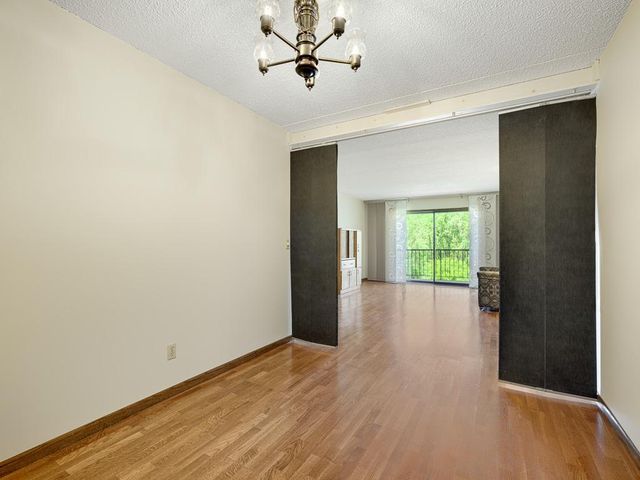 2455 Londin Lane E 322, Maplewood, MN 55119