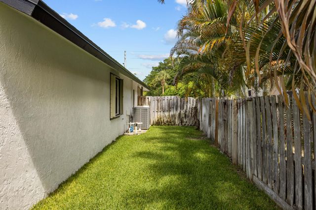 14814 Paddock Drive, Wellington, FL 33414