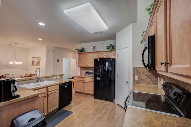 502 Reindeer Drive, Midlothian, TX 76065