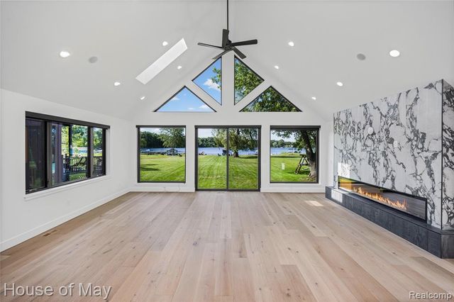 10890 Hillway Drive, White Lake, MI 48386