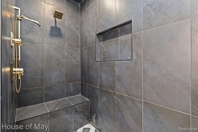 10890 Hillway Drive, White Lake, MI 48386