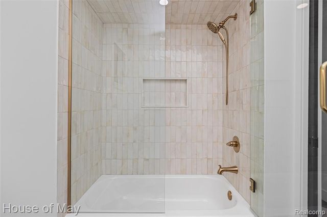 10890 Hillway Drive, White Lake, MI 48386
