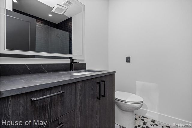 10890 Hillway Drive, White Lake, MI 48386
