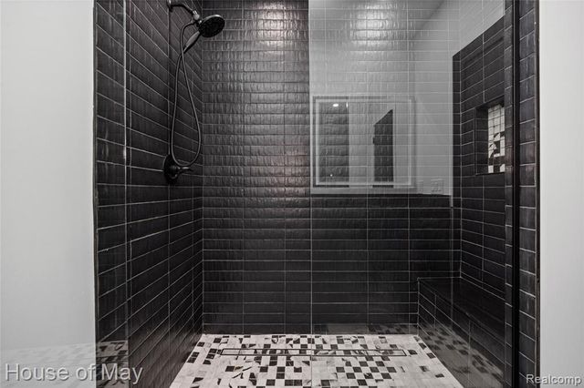 10890 Hillway Drive, White Lake, MI 48386