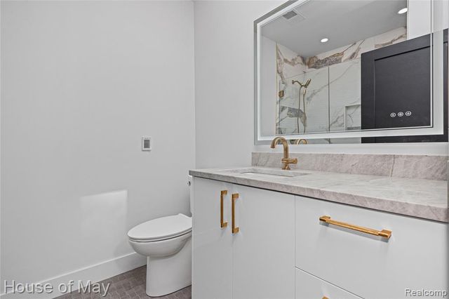 10890 Hillway Drive, White Lake, MI 48386