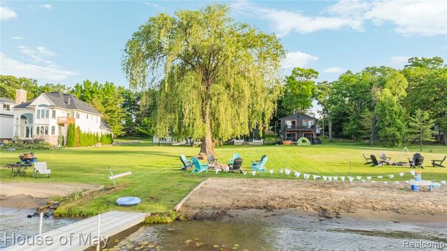 10890 Hillway Drive, White Lake, MI 48386