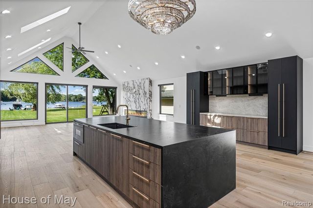 10890 Hillway Drive, White Lake, MI 48386