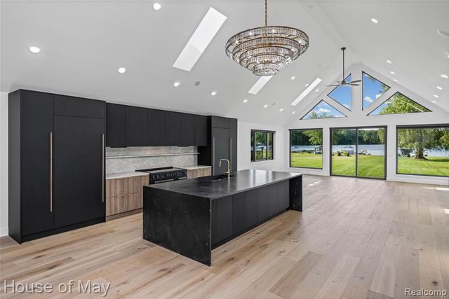10890 Hillway Drive, White Lake, MI 48386