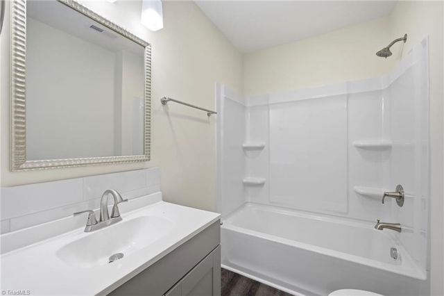 910 Dixie Street, Lexington, NC 27292