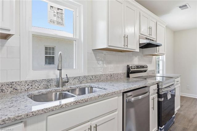 910 Dixie Street, Lexington, NC 27292