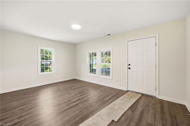 910 Dixie Street, Lexington, NC 27292