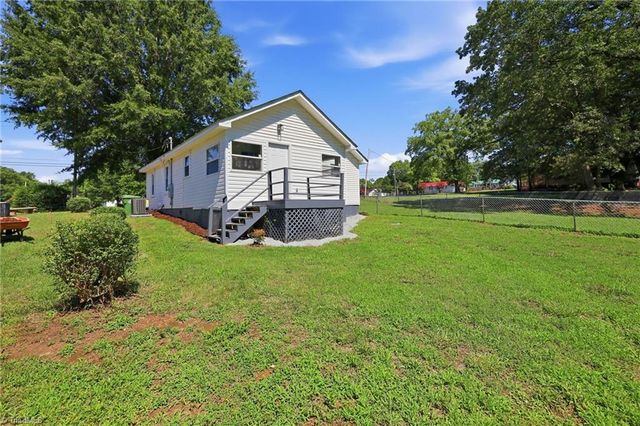 910 Dixie Street, Lexington, NC 27292