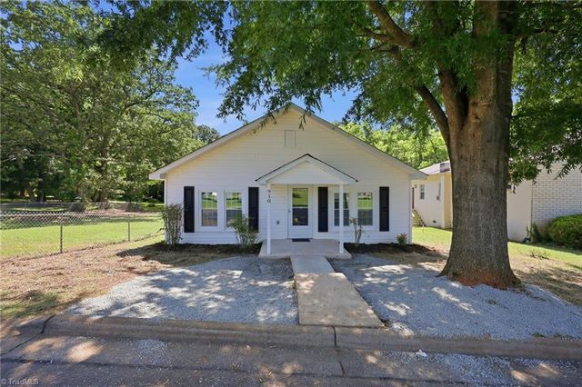 910 Dixie Street, Lexington, NC 27292