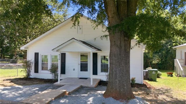 910 Dixie Street, Lexington, NC 27292