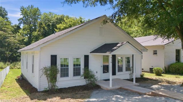 910 Dixie Street, Lexington, NC 27292