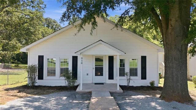 910 Dixie Street, Lexington, NC 27292