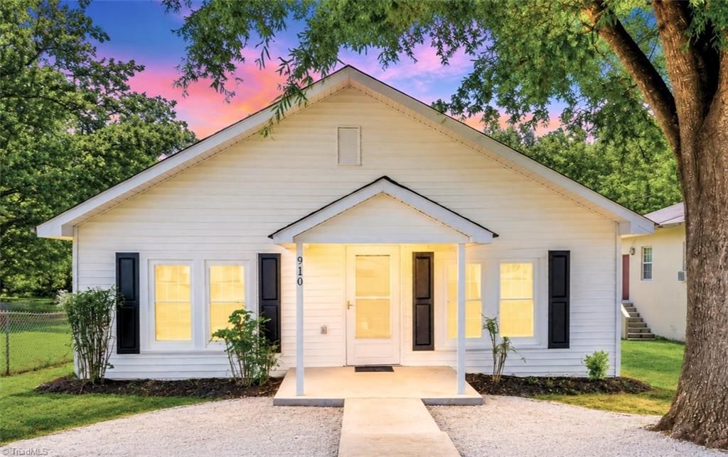 910 Dixie Street, Lexington, NC 27292