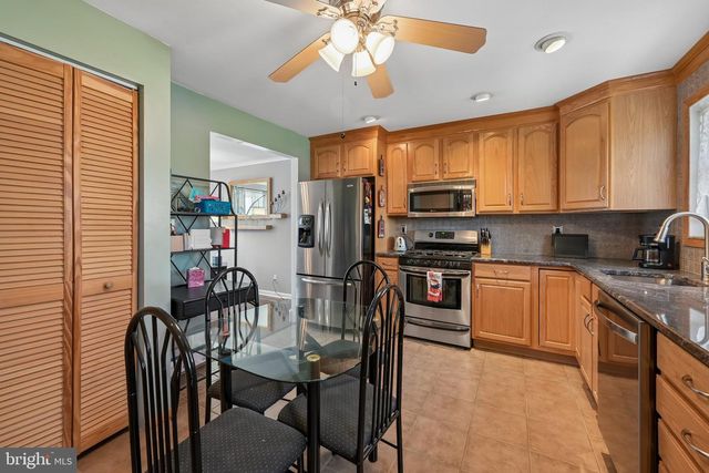 17 LAMBETH RD, Burlington, NJ 08016