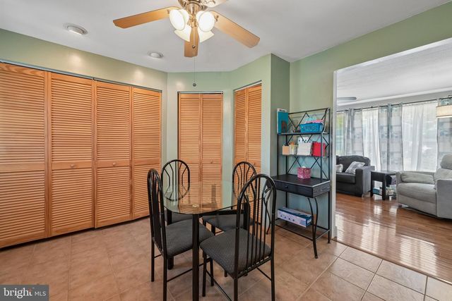 17 LAMBETH RD, Burlington, NJ 08016