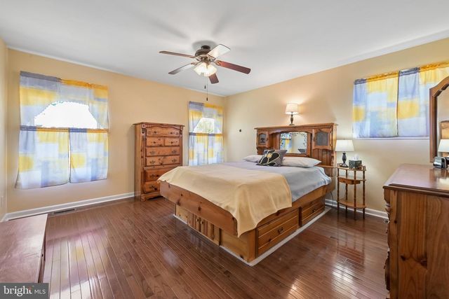 17 LAMBETH RD, Burlington, NJ 08016