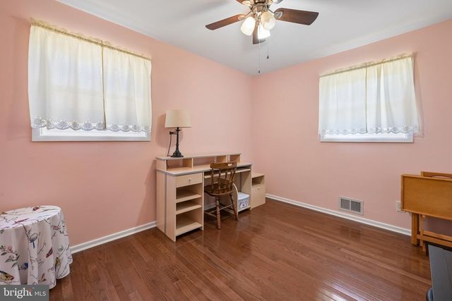 17 LAMBETH RD, Burlington, NJ 08016