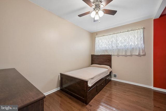 17 LAMBETH RD, Burlington, NJ 08016