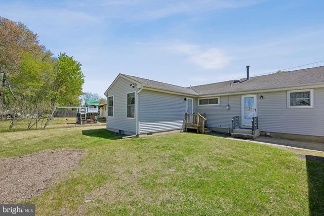 17 LAMBETH RD, Burlington, NJ 08016