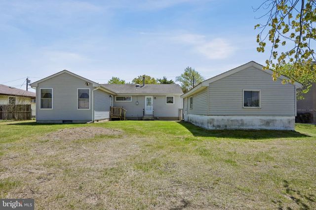 17 LAMBETH RD, Burlington, NJ 08016