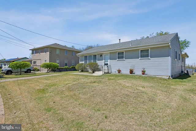 17 LAMBETH RD, Burlington, NJ 08016