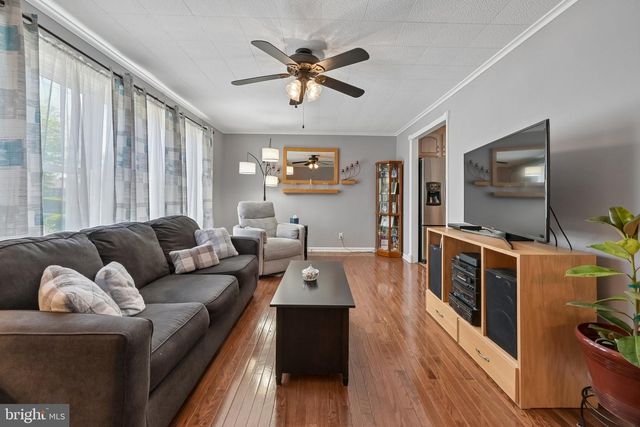 17 LAMBETH RD, Burlington, NJ 08016