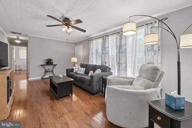 17 LAMBETH RD, Burlington, NJ 08016