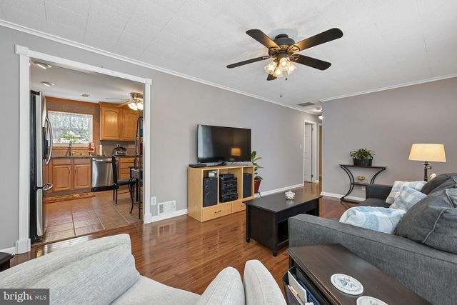 17 LAMBETH RD, Burlington, NJ 08016