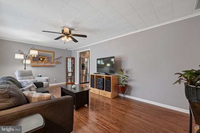 17 LAMBETH RD, Burlington, NJ 08016