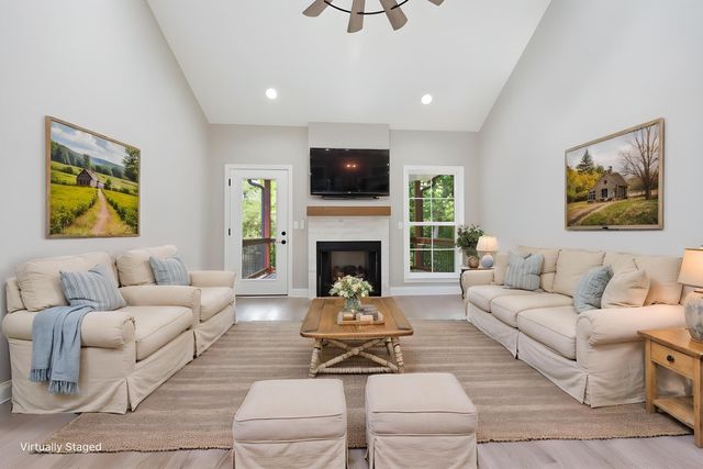 232 Sugartree Lane, Versailles, KY 40383
