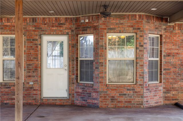 3266 W Ika Lane, Fayetteville, AR 72704