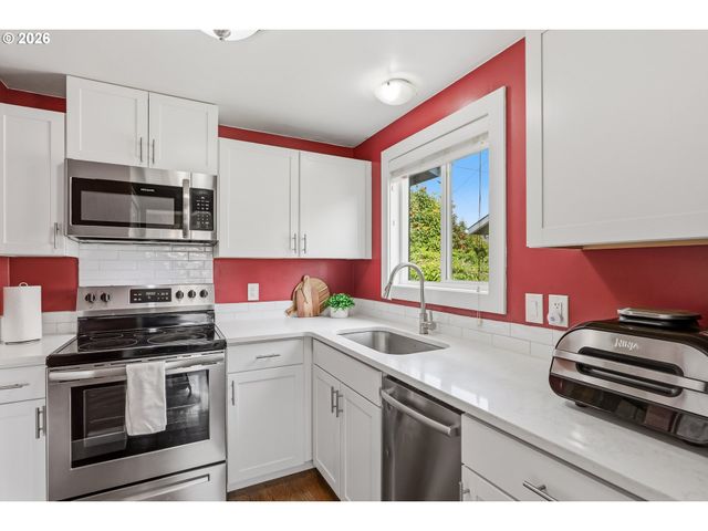 1273 QUINN Rd, Woodburn, OR 97071