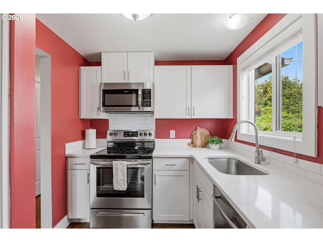 1273 QUINN Rd, Woodburn, OR 97071