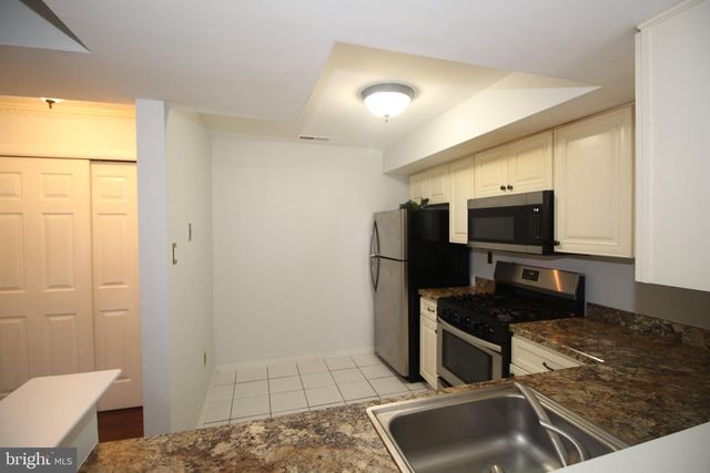 681A ROSE HOLLOW DR, Yardley, PA 19067