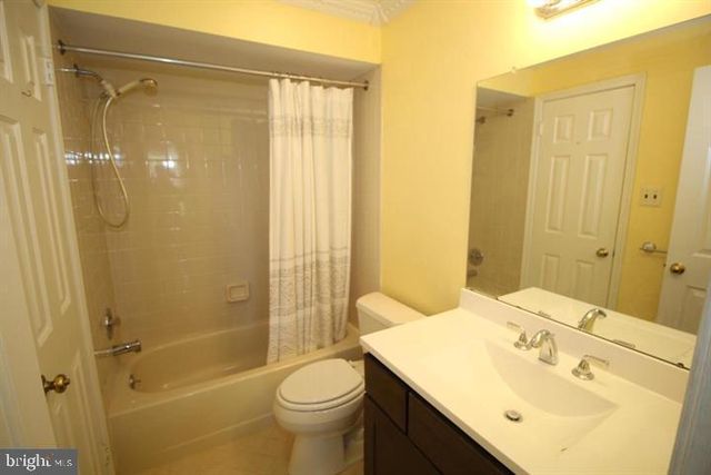 681A ROSE HOLLOW DR, Yardley, PA 19067