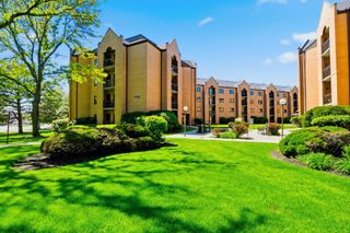 7420 W LAWRENCE Avenue 202, Harwood Heights, IL 60706
