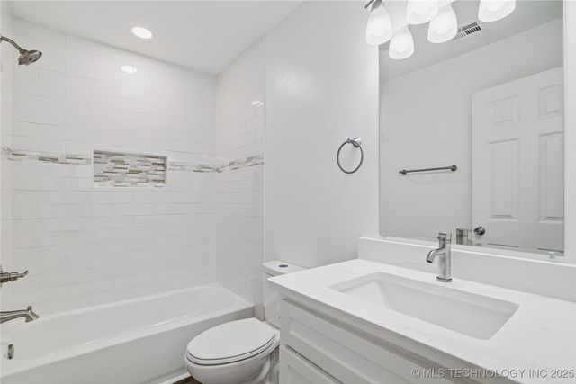 223 SE 3rd, Durant, OK 74701