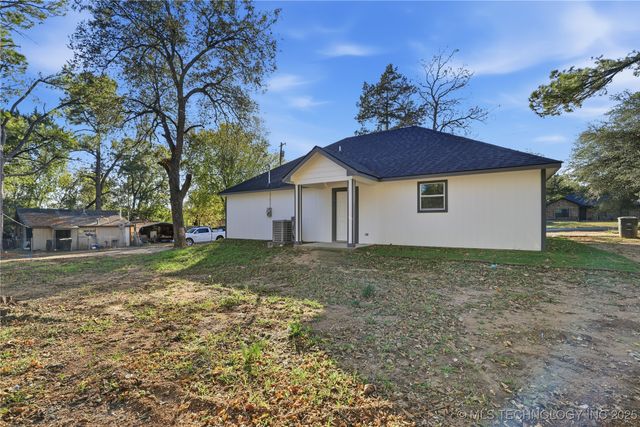 223 SE 3rd, Durant, OK 74701