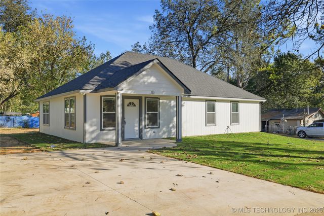 223 SE 3rd, Durant, OK 74701