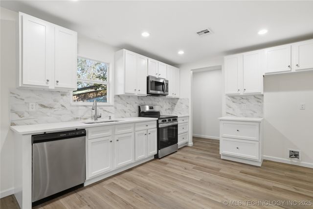 223 SE 3rd, Durant, OK 74701