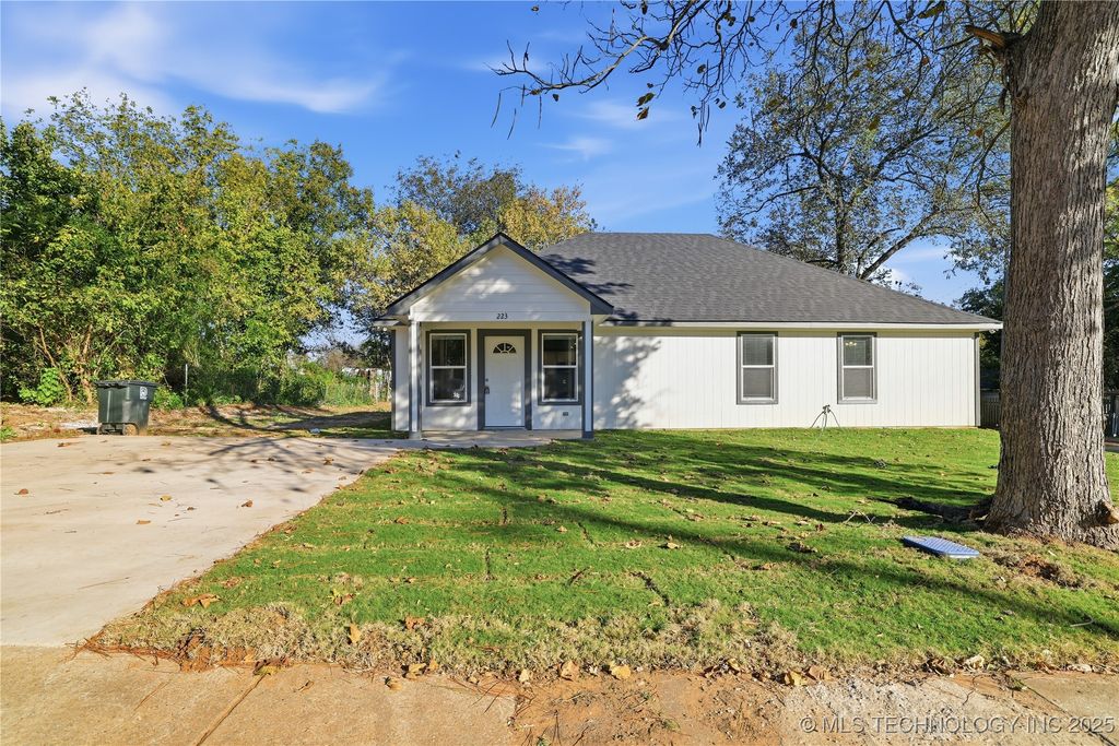 223 SE 3rd, Durant, OK 74701